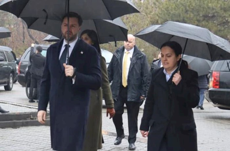 Paşinyan Vensə Qarabağla bağlı kitab hədiyyə edən direktoru işdən çıxardı