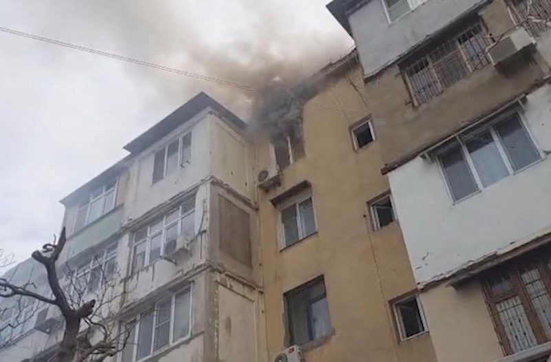 Bakıda yaşayış binasında yanğın olub – Video