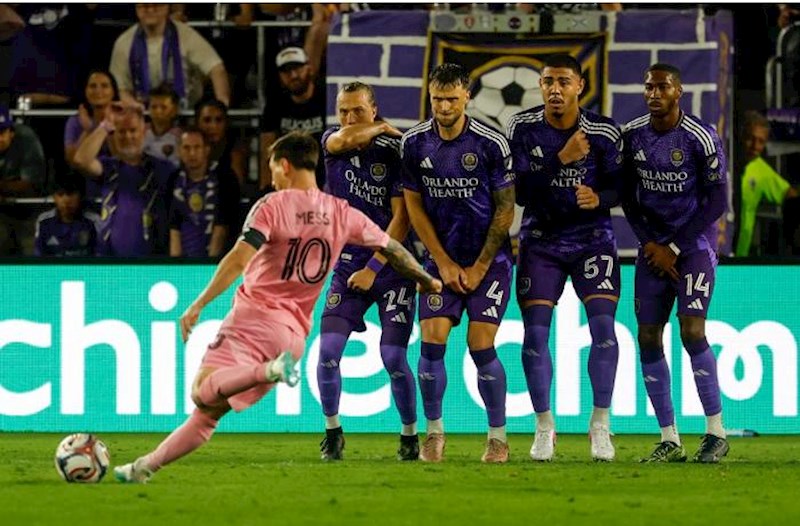 Messi Pelenin nəticəsini təkrarladı