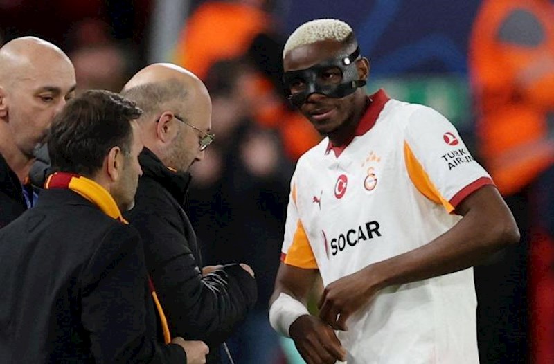 Qolu qırılan Osimhen yaşıl meydanlara nə vaxt qayıdacaq?