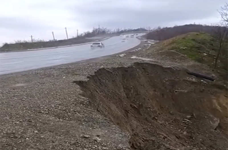 Muğanlı-İsmayıllı yolunun mühafizə zolağında sürüşmə olub – Video