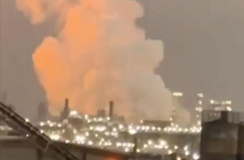 İran Bəhreynin neft infrastrukturunu vurdu − Video 