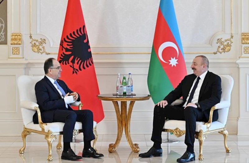 Prezident albaniyalı həmkarı ilə danışdı