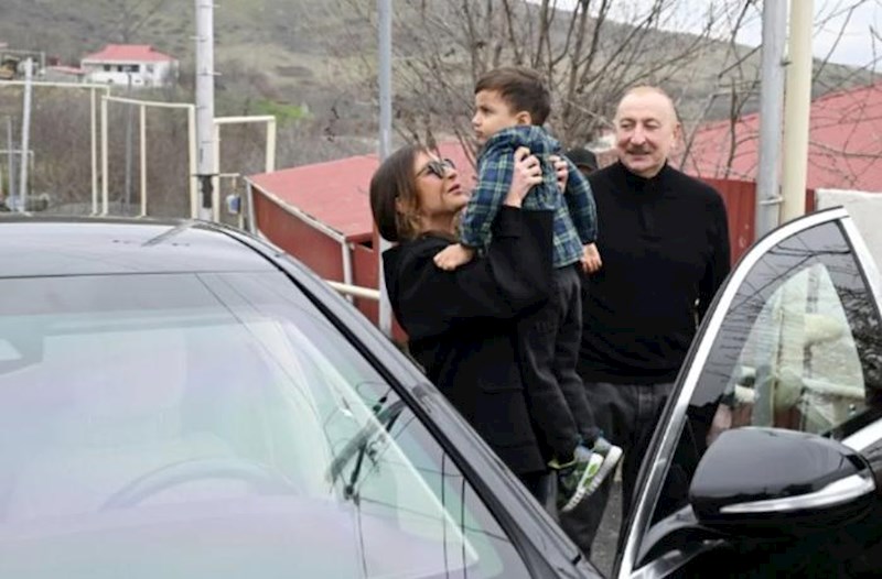 Prezident İlham Əliyev Ayazın ailəsinə “KamAZ” hədiyyə etdi – Video