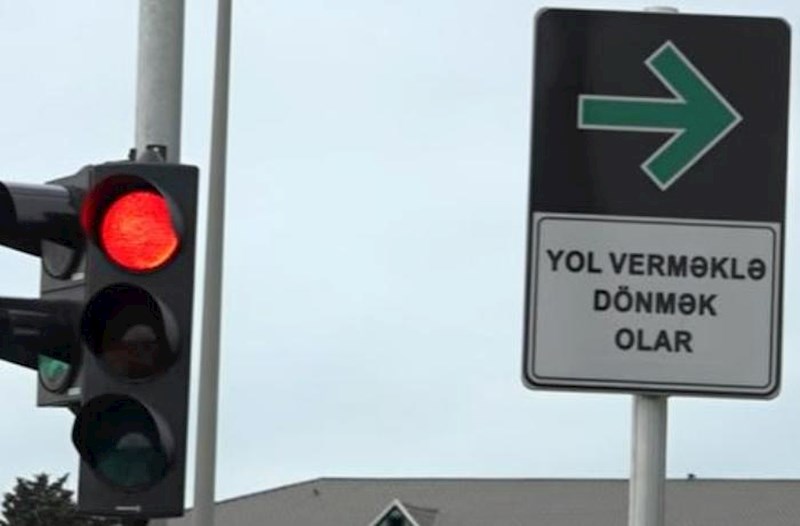 Bu yollarda qırmızı işıqda keçmək olar − Video