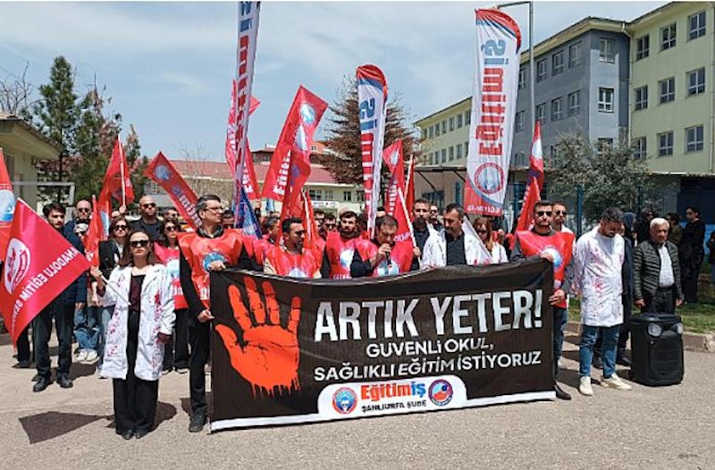 Türkiyədə məktəblərə silahlı hücumlardan sonra nazirin istefası tələb olunur