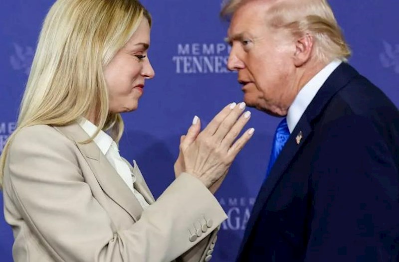 Tramp baş prokuroru vəzifəsindən azad etdi