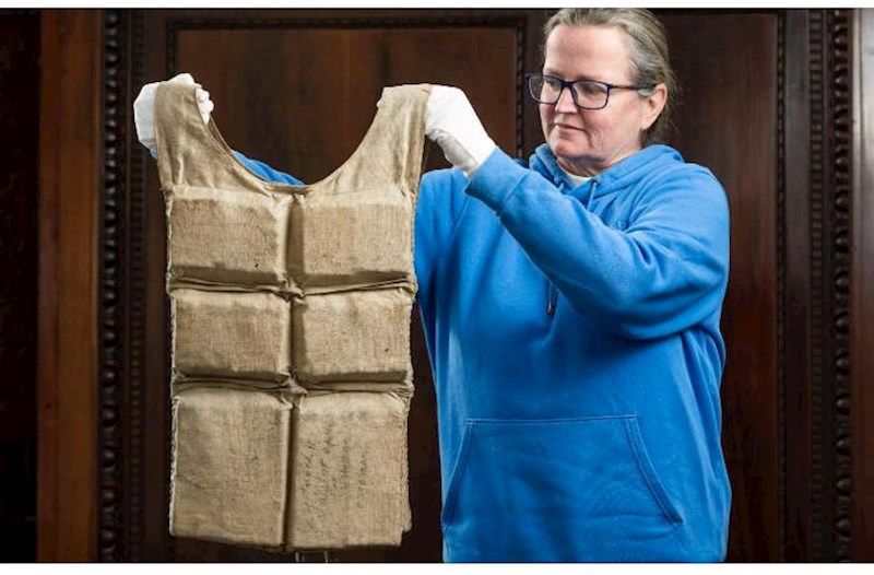 “Titanik” sərnişinin xilasetmə jileti hərracda 1 milyon dollara satıldı