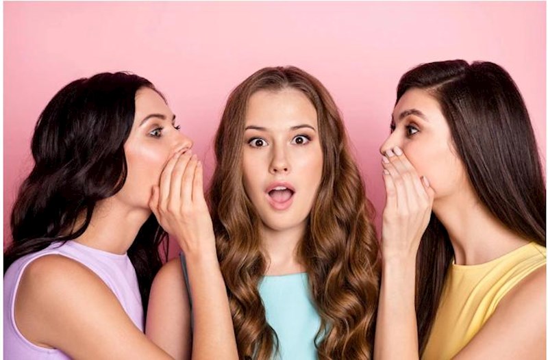 Qadınlar kişilərin diqqətini cəlb etmək üçün qeybət edirlər – Araşdırma