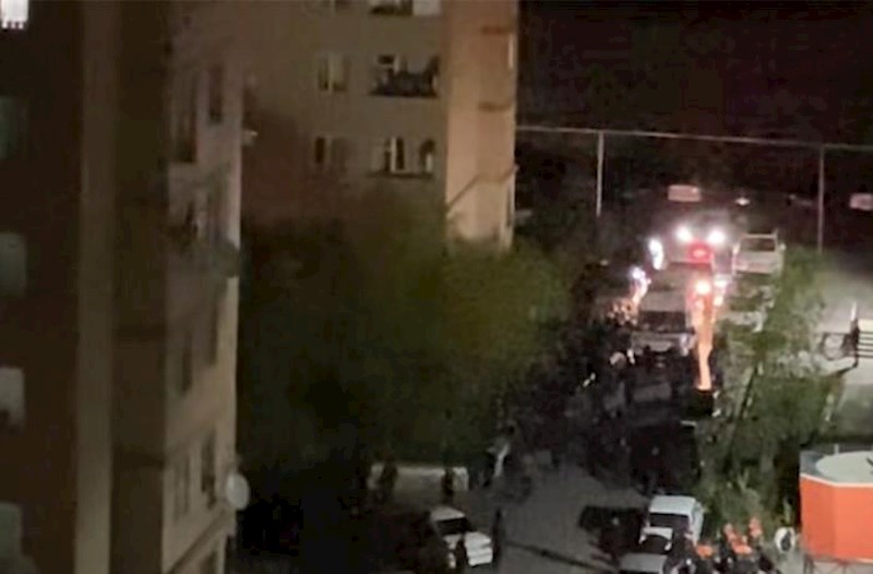 Bakıda polisə balta ilə hücum edən şəxs silahla zərərsizləşdirilib – Video