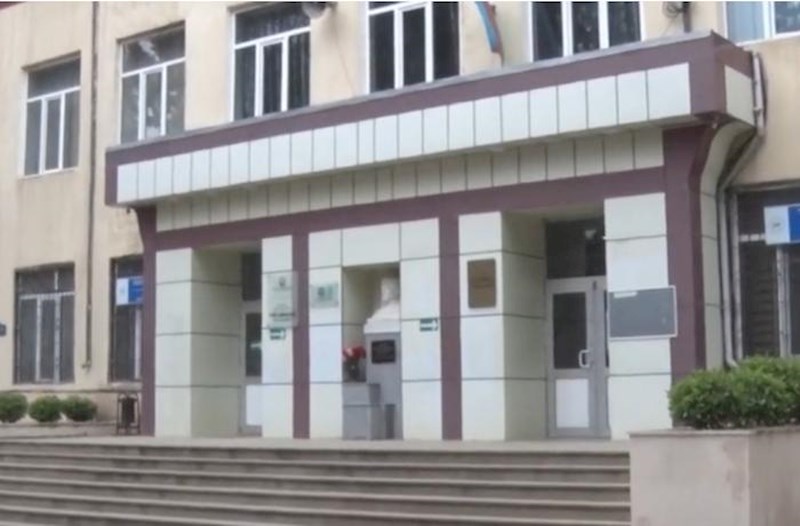 Bakıda 7-ci sinif şagirdi məktəbdə özünə xəsarət yetirib – Video 