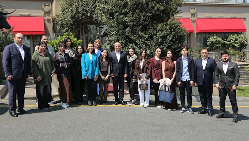 “Senior Talks” layihəsinin davamı: Aydın Veysəloğlu ADA tələbələri ilə yenidən görüşdü