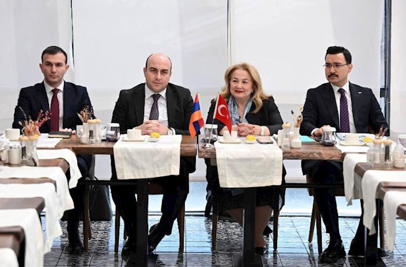 Gümrü-Qars dəmir yolunun bərpası müzakirə olunub