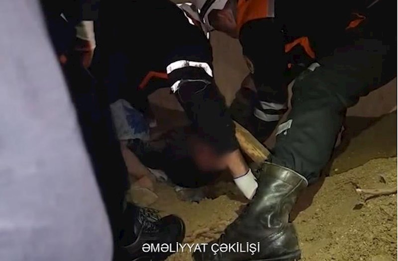 Sabunçuda torpaq uçqunu oldu, ev çökdü – Video