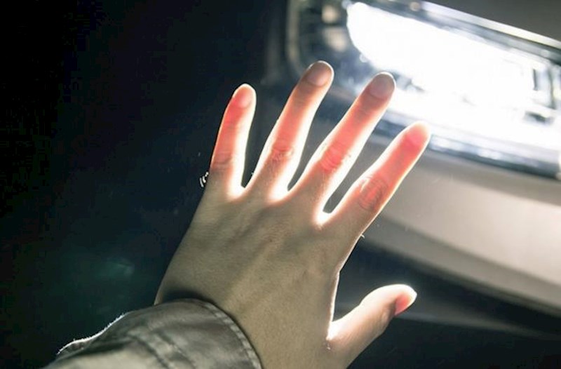 Avtomobildə nəzarətsiz qalan 2 azyaşlı qəza törədib