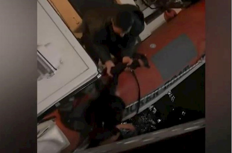 Bulvarda dənizdə batmaq təhlükəsi ilə üzləşən 22 yaşlı qız xilas edildi − Video