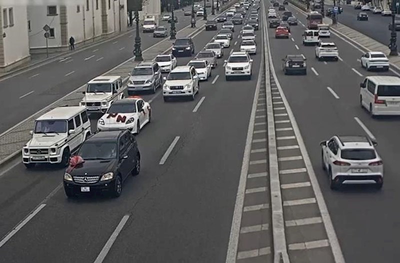 “Toy karvanı” tıxaca səbəb oldu – Video