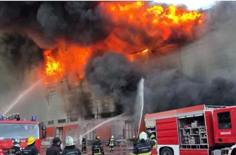 Həmin yanğında “Birmarket”in anbarına da zərər dəyib