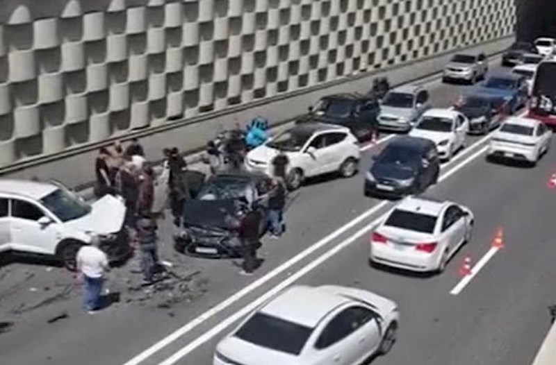 “Gənclik” metrosunun yaxınlığında qəza oldu – Video