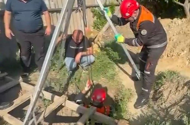 Samuxda quyuya düşən şəxs xilas edildi − Video