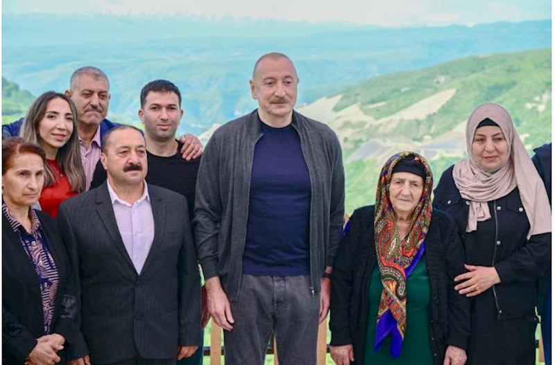 Prezident Şuşaya getdi – Sakinlərlə görüşdü + Fotolar