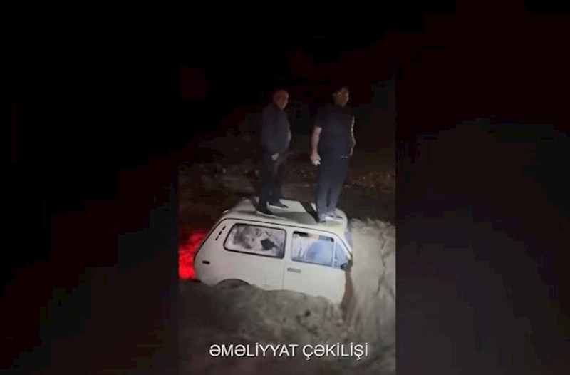 “Niva” ilə çayda qalmışdılar, belə xilas edildilər – Video