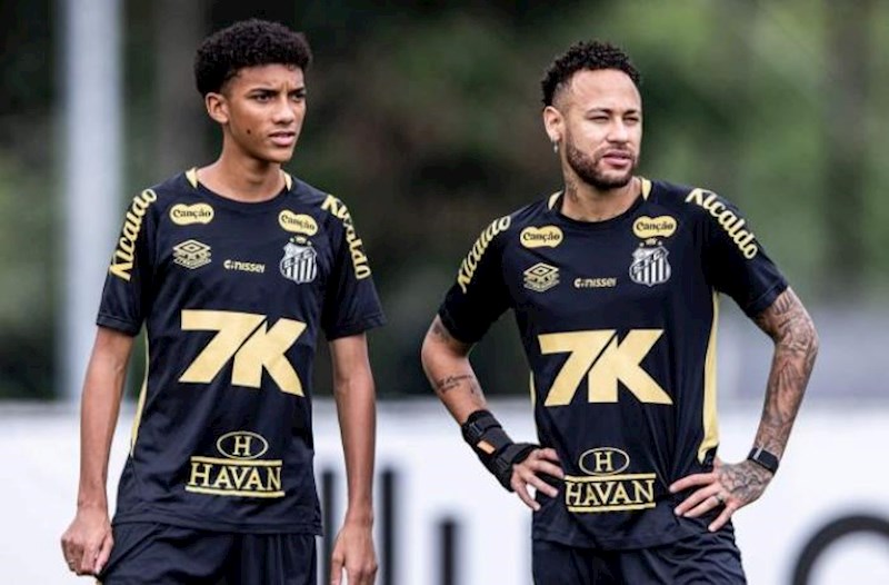 Neymar məşq zamanı Robinyonun oğlunu vurub