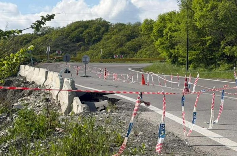 Ağsu dolaylarında yol çökdü, hərəkət məhdudlaşdırıldı − Video