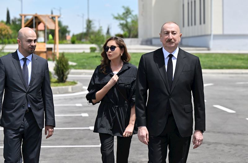 Prezident Şükürbəylidəki evlərdə yaradılmış şəraitlə tanış olub