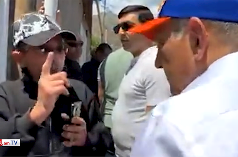 Paşinyan mübahisə etdiyi hərbçini ordudan tərxis etdi: “Bilmirəm, içib, ya çəkib...” – Video