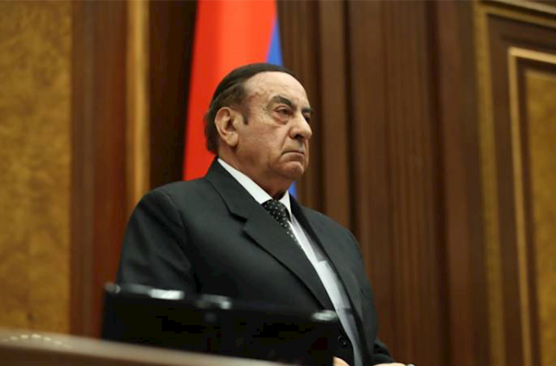 81 yaşlı Knyaz Həsənov yenidən Ermənistanda deputat seçildi