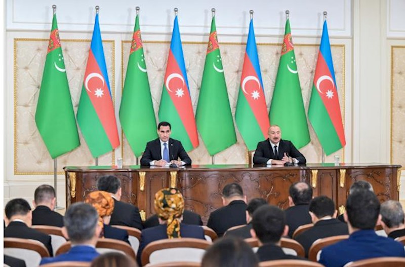 Prezidentlər mətbuata bəyanatlarla çıxış ediblər