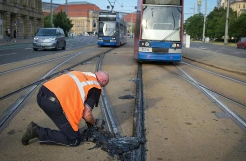 Asfalt əriyərək tramvay relslərinə axıb – Almaniyada rekord istilər