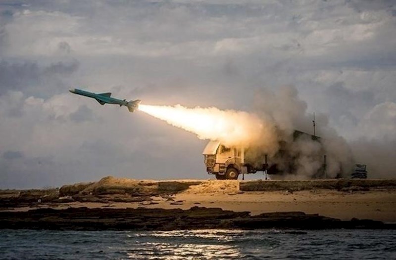 İran Amerika gəmilərinə xəbərdarlıq atəşi açdı