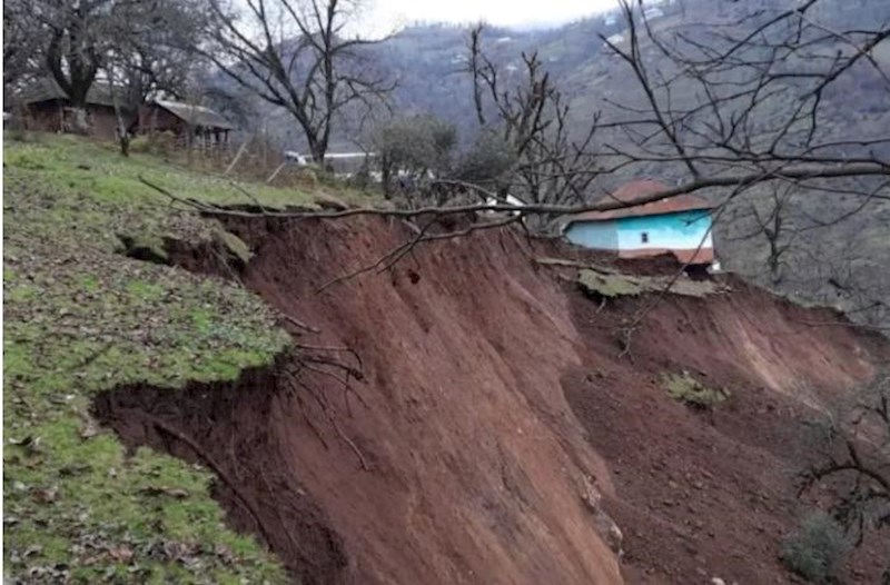 Göygöldə torpaq sürüşməsi – Avtomobil yolunda çətinliklər yarandı
