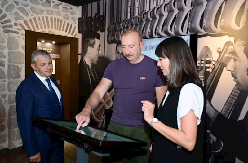 İlham Əliyev Şuşada “Sadıqcanın evi”nin bərpadan sonra açılışında iştirak etdi