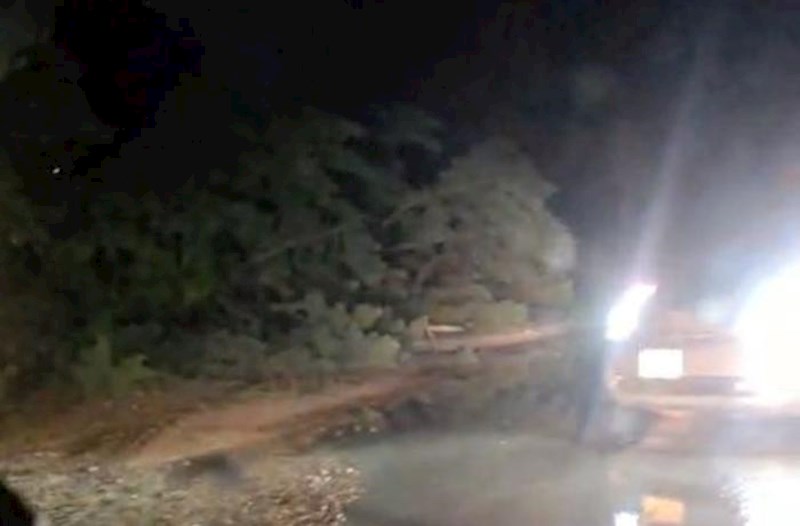 “Kamaz” idarəetmədən çıxıb dəmir hasara çırpıldı − Video 