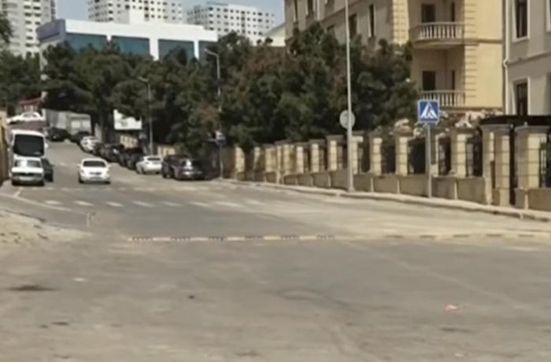 Səbaildə torpaq sürüşməsinə görə bağlanan yolda təmir işləri niyə aparılmır? − Video 