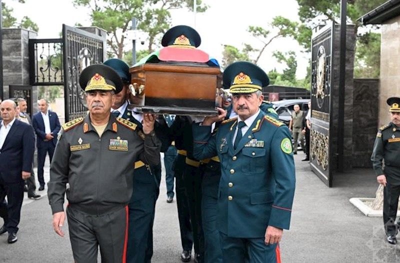 Zakir Həsənov və Elçin Quliyev generalın dəfnində – Fotolar