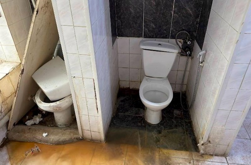 “TƏBİB-in rəhbərliyi uşağını belə bir yerə müayinəyə gətirər?” – Fotolar