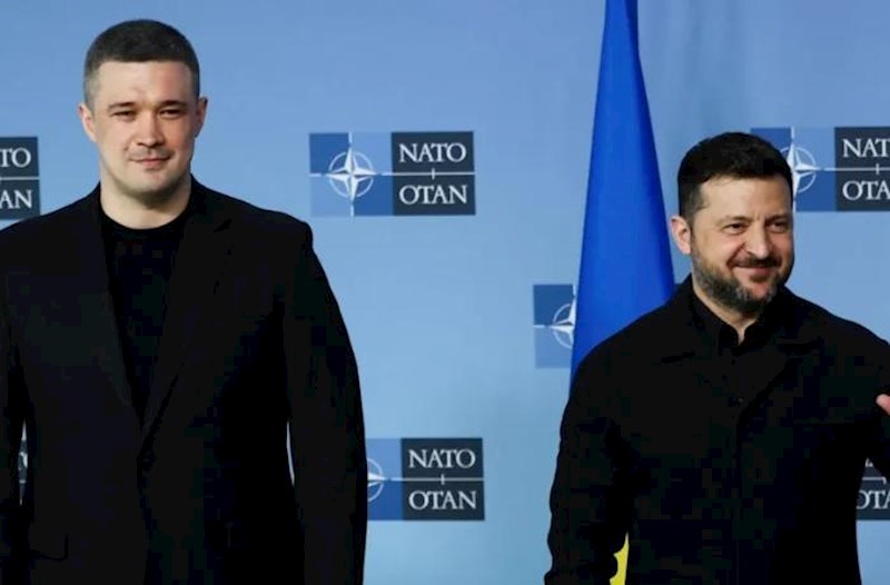 İşdən çıxarılan müdafiə naziri Zelenskini korrupsiya iddialarına cavab verməyə çağırıb