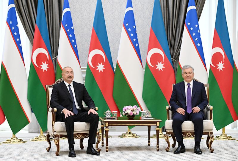 İlham Əliyevin Mirziyoyevlə təkbətək görüşü olub