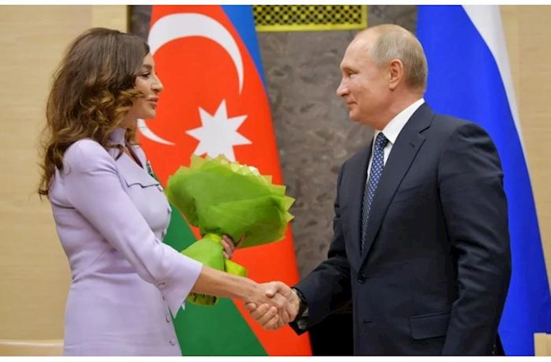 Putin Mehriban Əliyevanı təbrik etdi