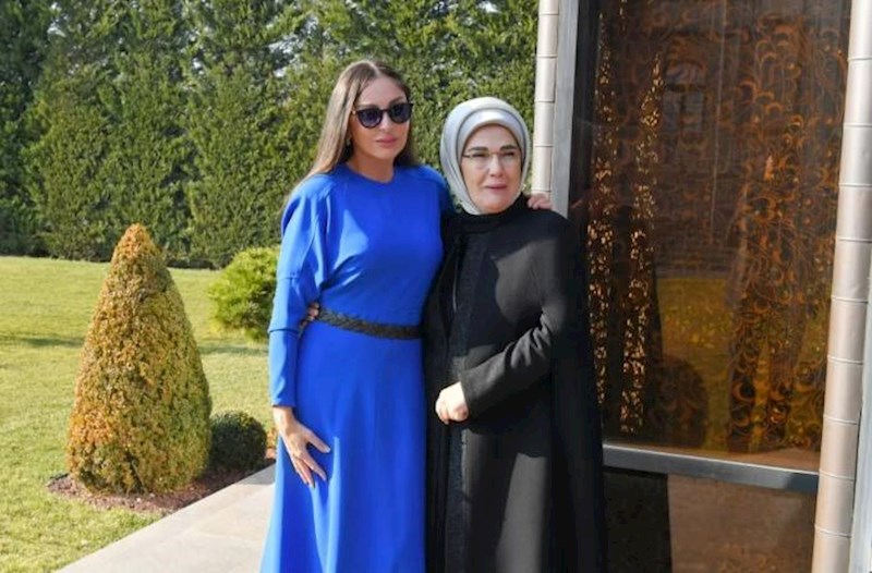 Əminə Ərdoğandan Mehriban Əliyevaya təbrik zəngi