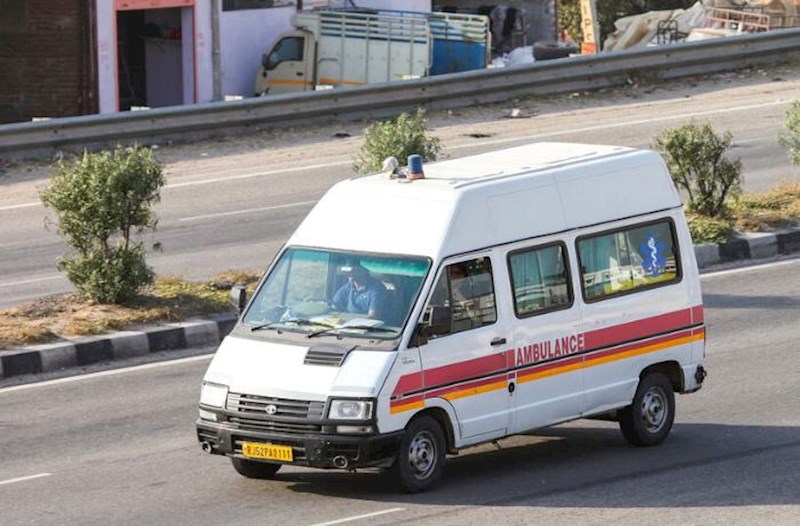 “Air India”ya məxsus təyyarə burulğana düşdü − Xəsarət alanlar var 