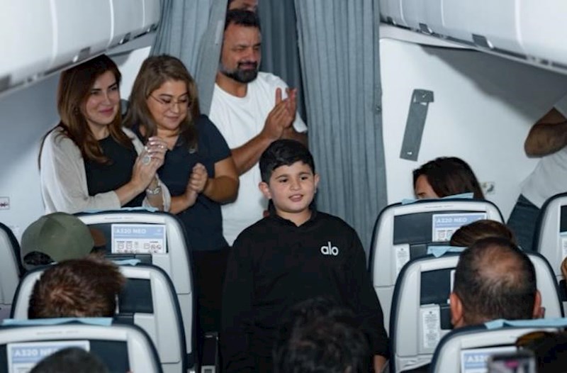 11 yaşlı Əhəd təyyarədə oxudu, Prezidentin köməkçisi paylaşdı – Video
