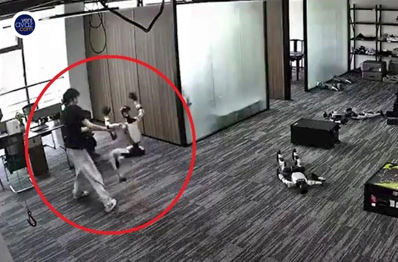 Robot onu idarə edən insana hücum etdi – Video