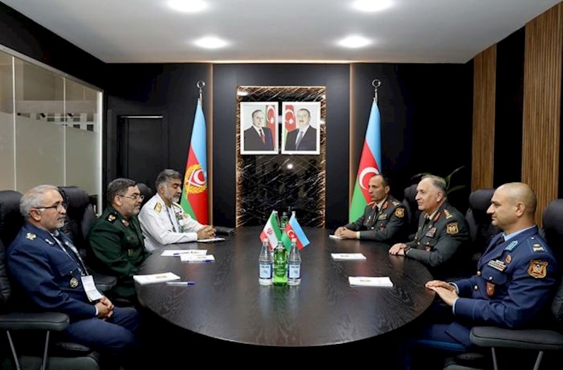 Kərim Vəliyev İran generalı ilə hərbi əlaqələri müzakirə etdi